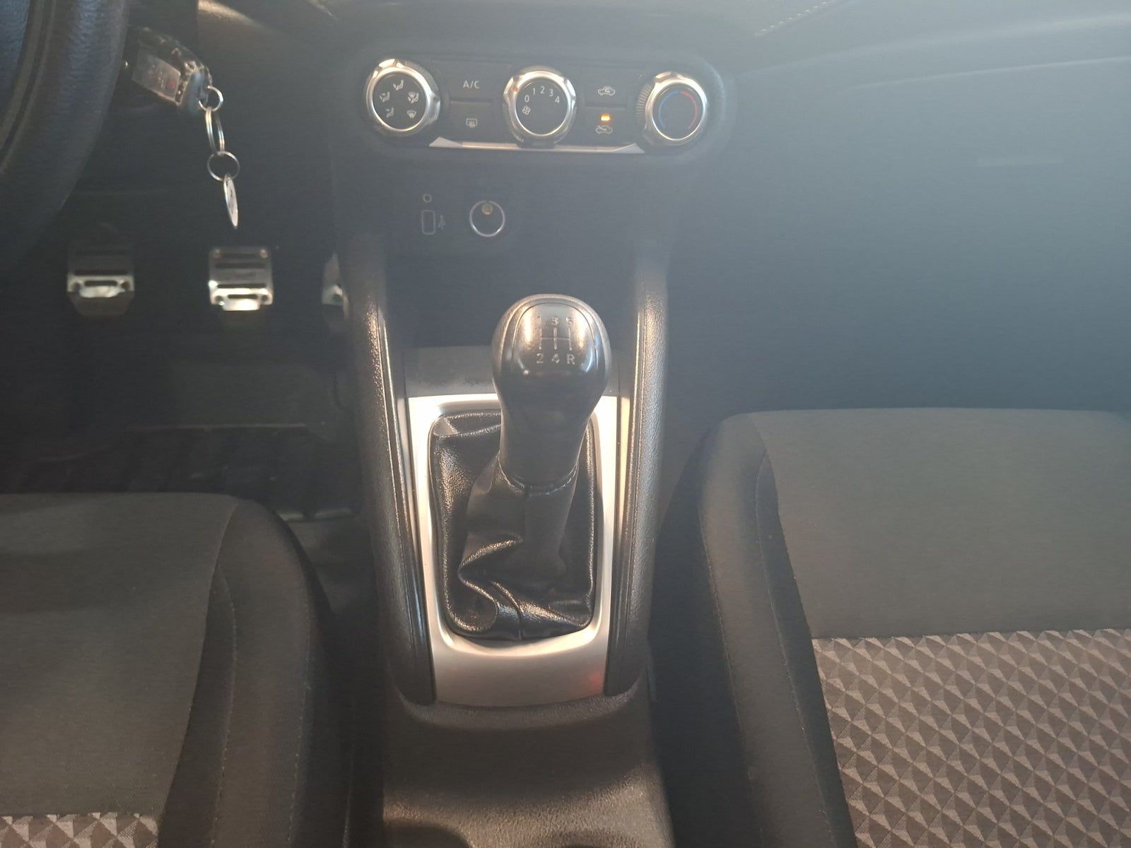 2024 Nissan VERSA SENSE MT 24
