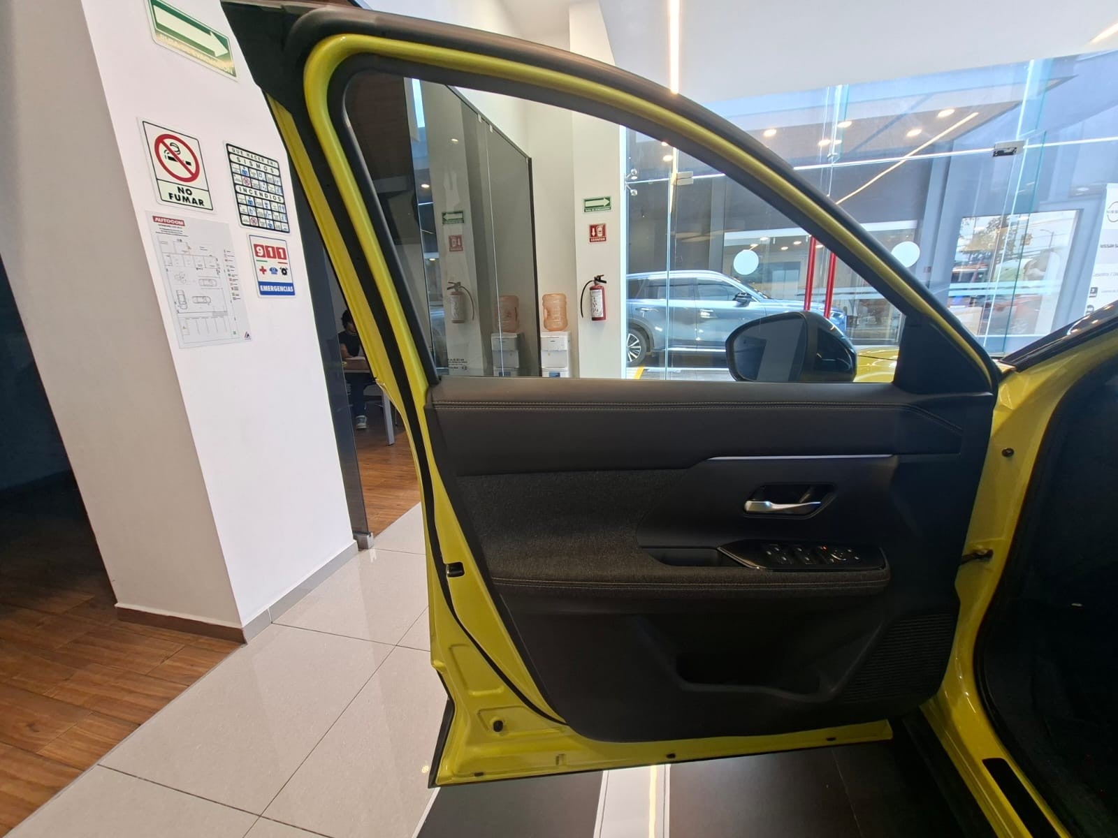 2025 Nissan KICKS PLATINUM CVT 25