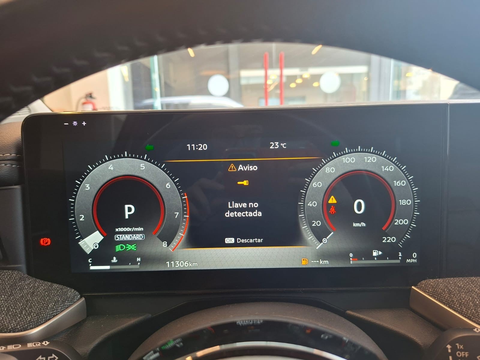 2025 Nissan KICKS PLATINUM CVT 25