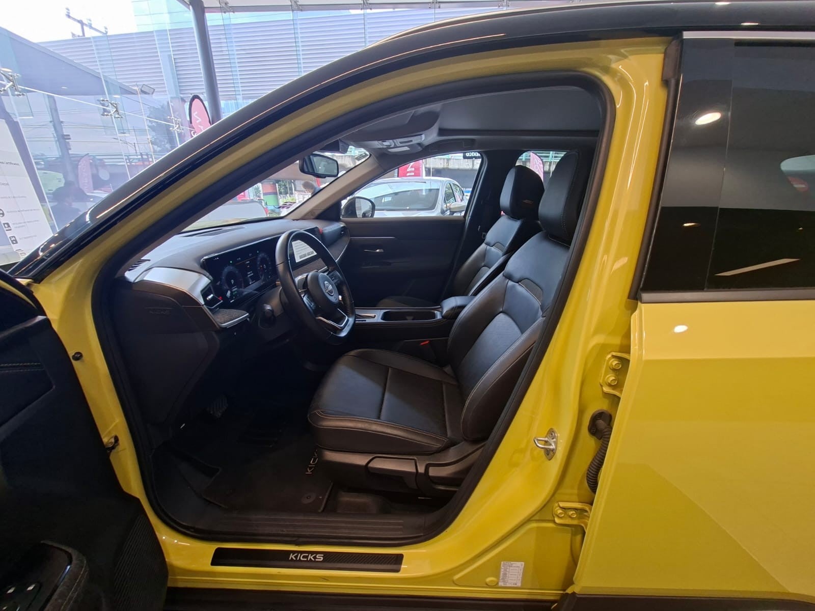 2025 Nissan KICKS PLATINUM CVT 25