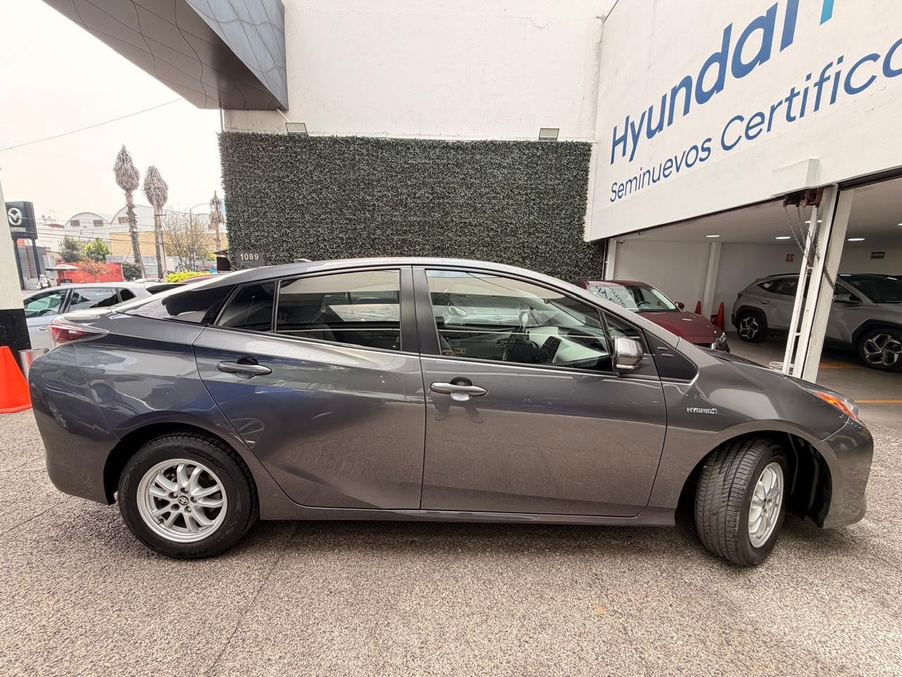 2016 Toyota PRIUS BASE CVT