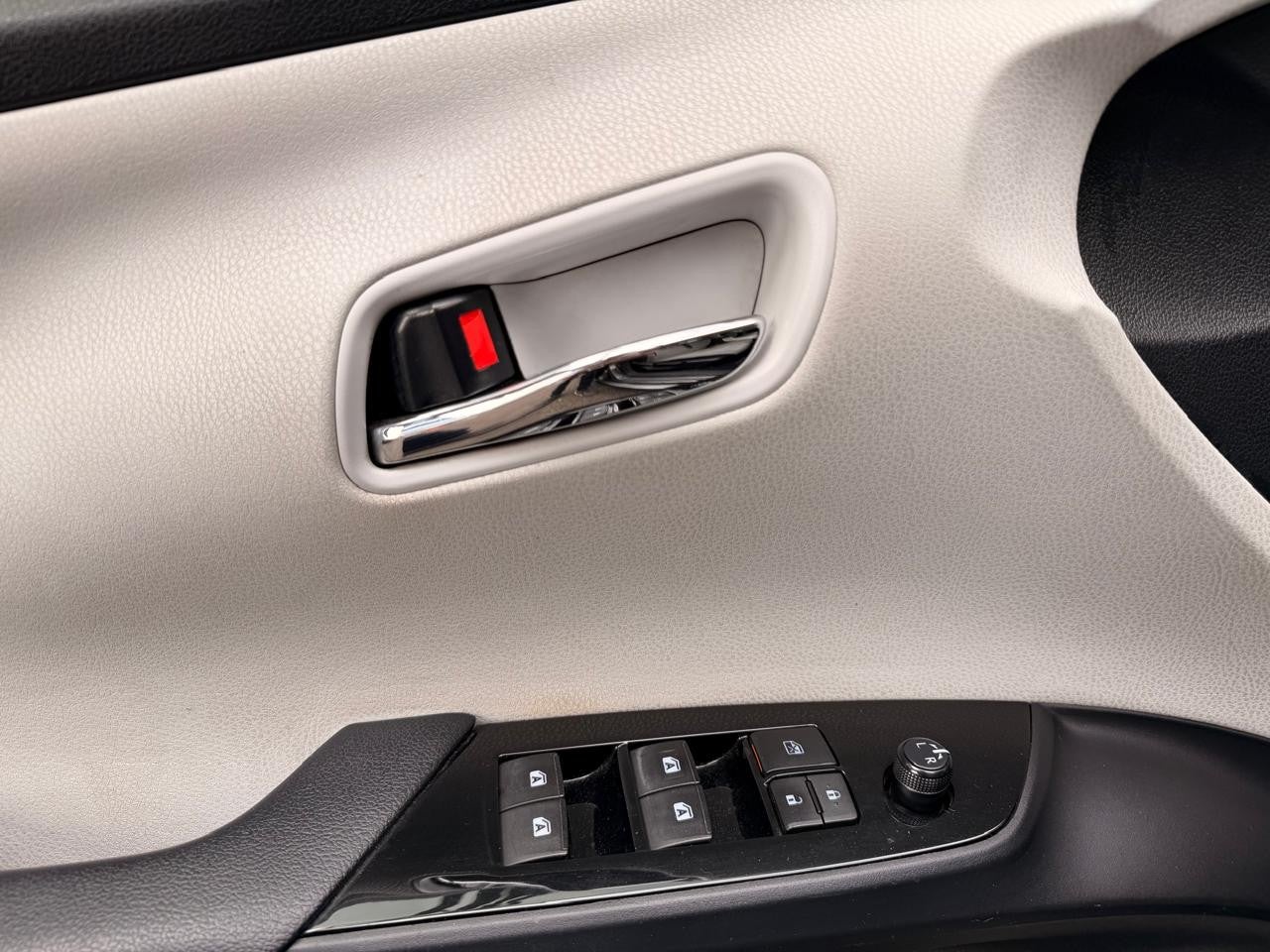 2016 Toyota PRIUS BASE CVT