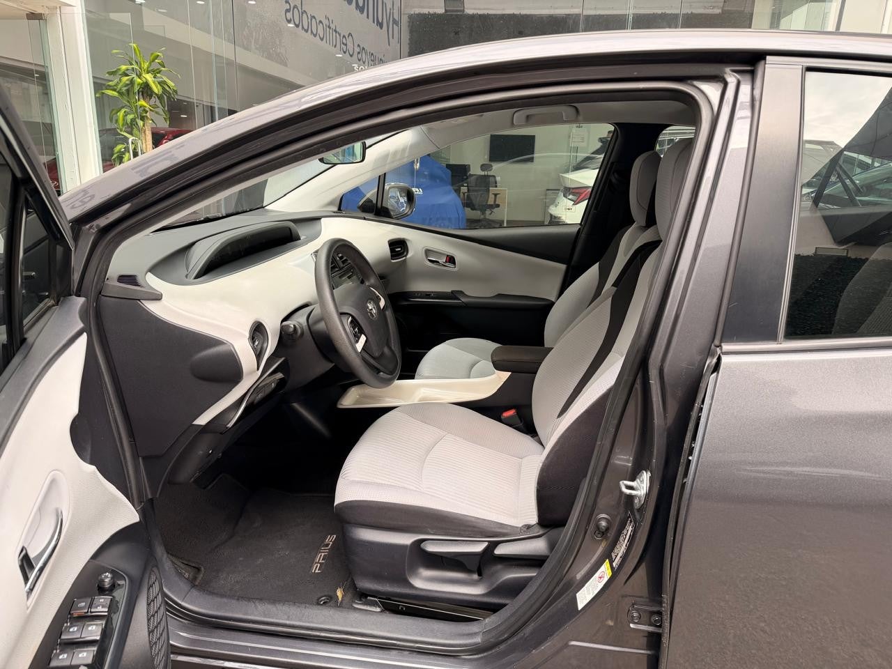 2016 Toyota PRIUS BASE CVT