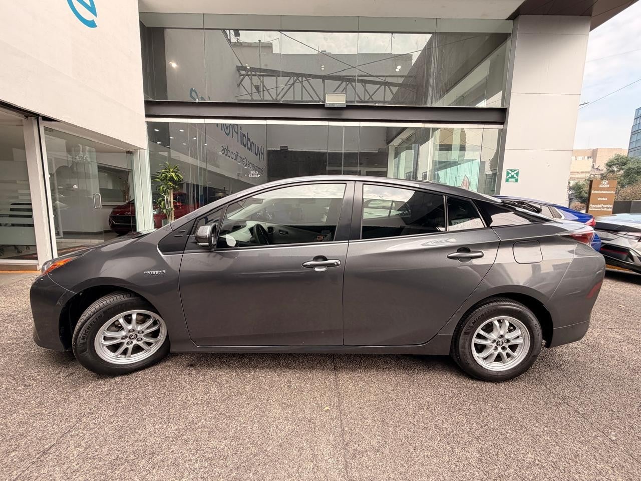 2016 Toyota PRIUS BASE CVT