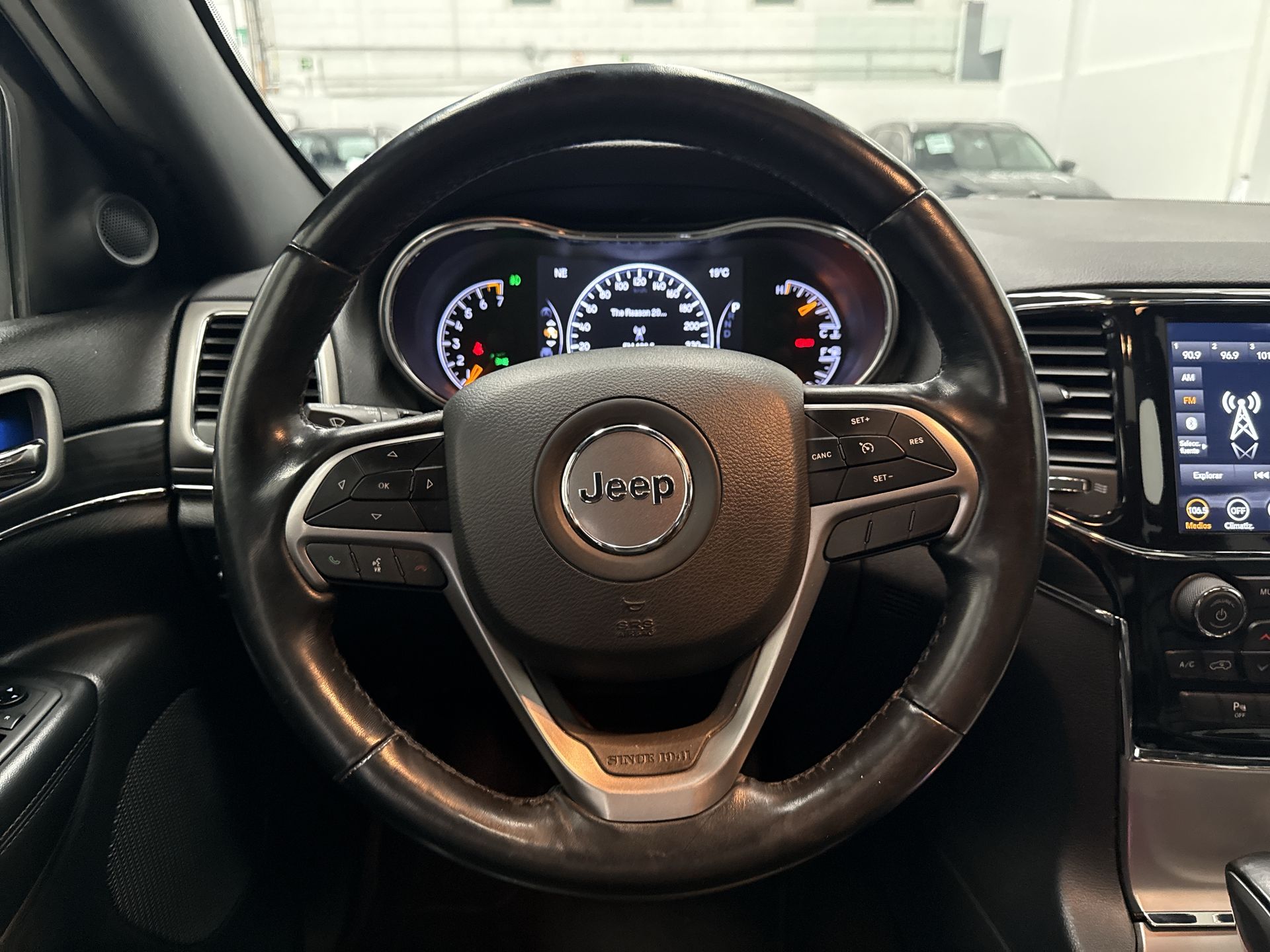 2021 Jeep GRAND CHEROKEE LIMITED LUJO V6