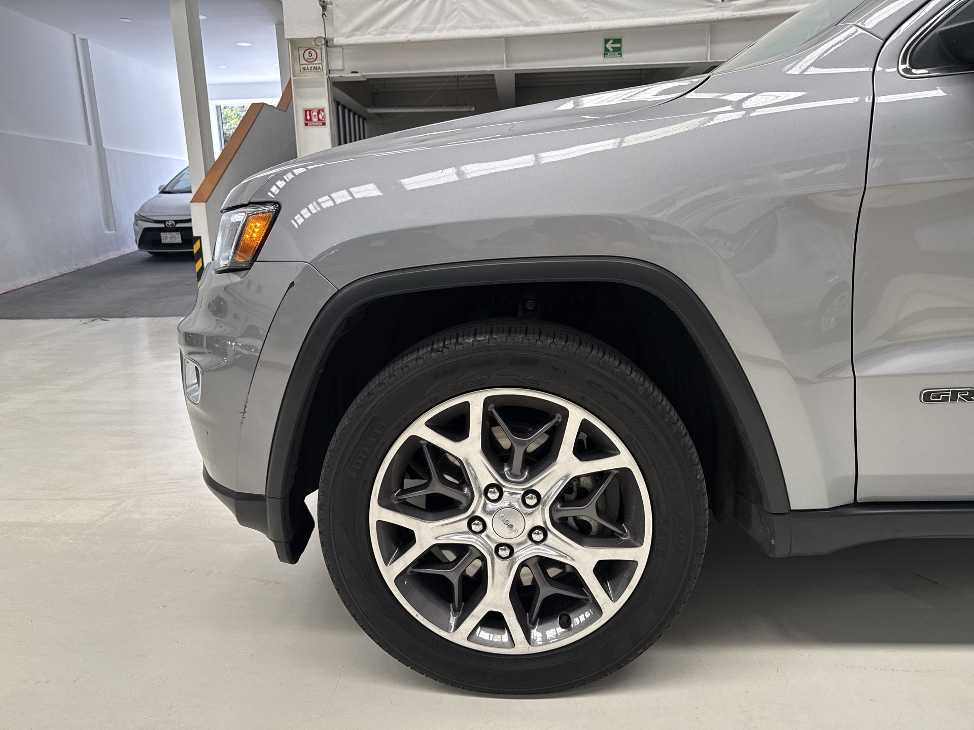 2021 Jeep GRAND CHEROKEE LIMITED LUJO V6