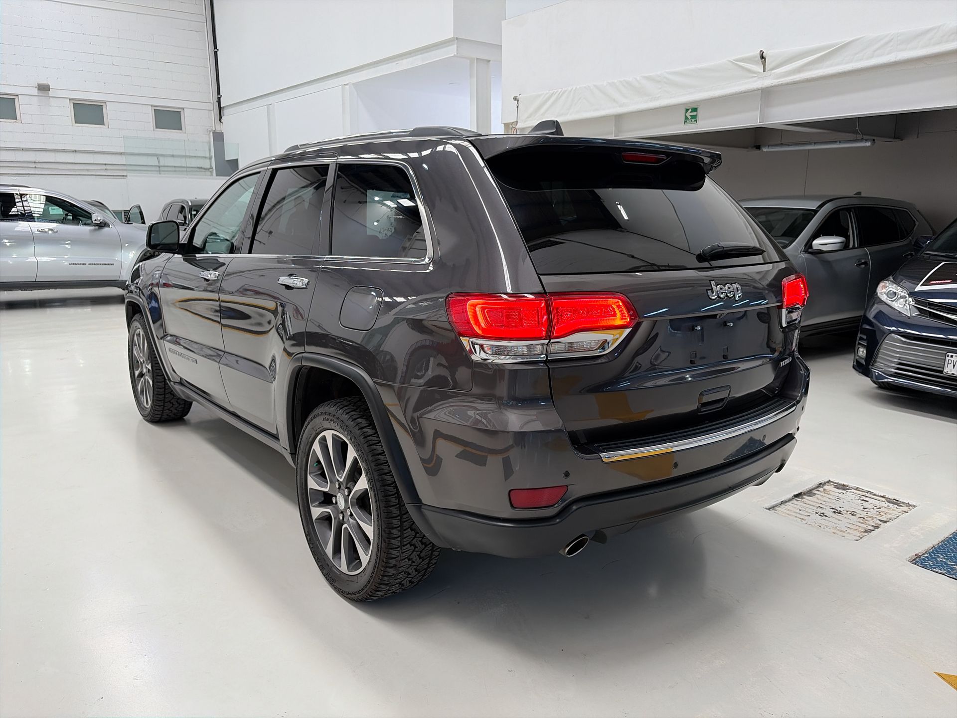 2018 Jeep GRAND CHEROKEE LIMITED LUJO V6