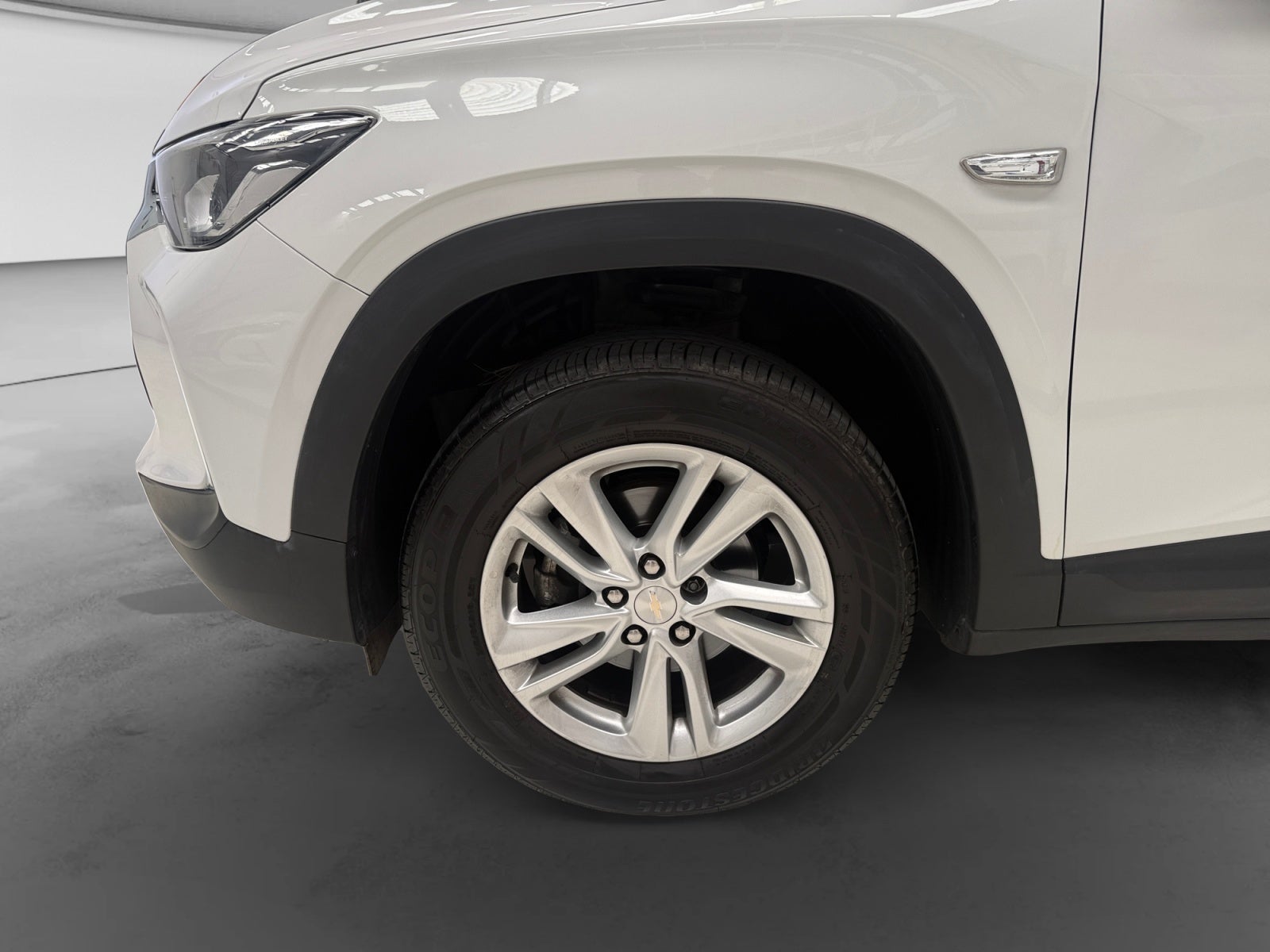 2023 Chevrolet TRACKER LS B