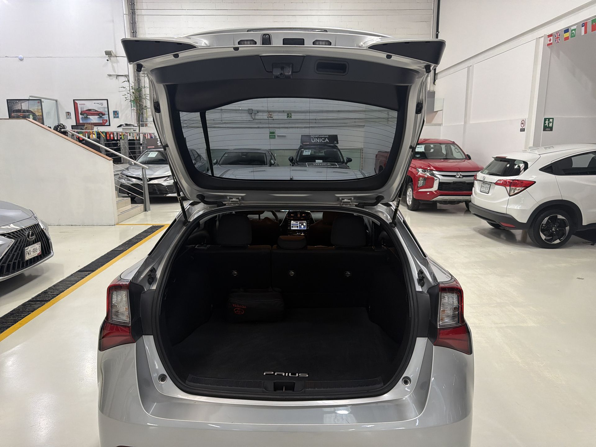 2022 Toyota PRIUS BASE BASE