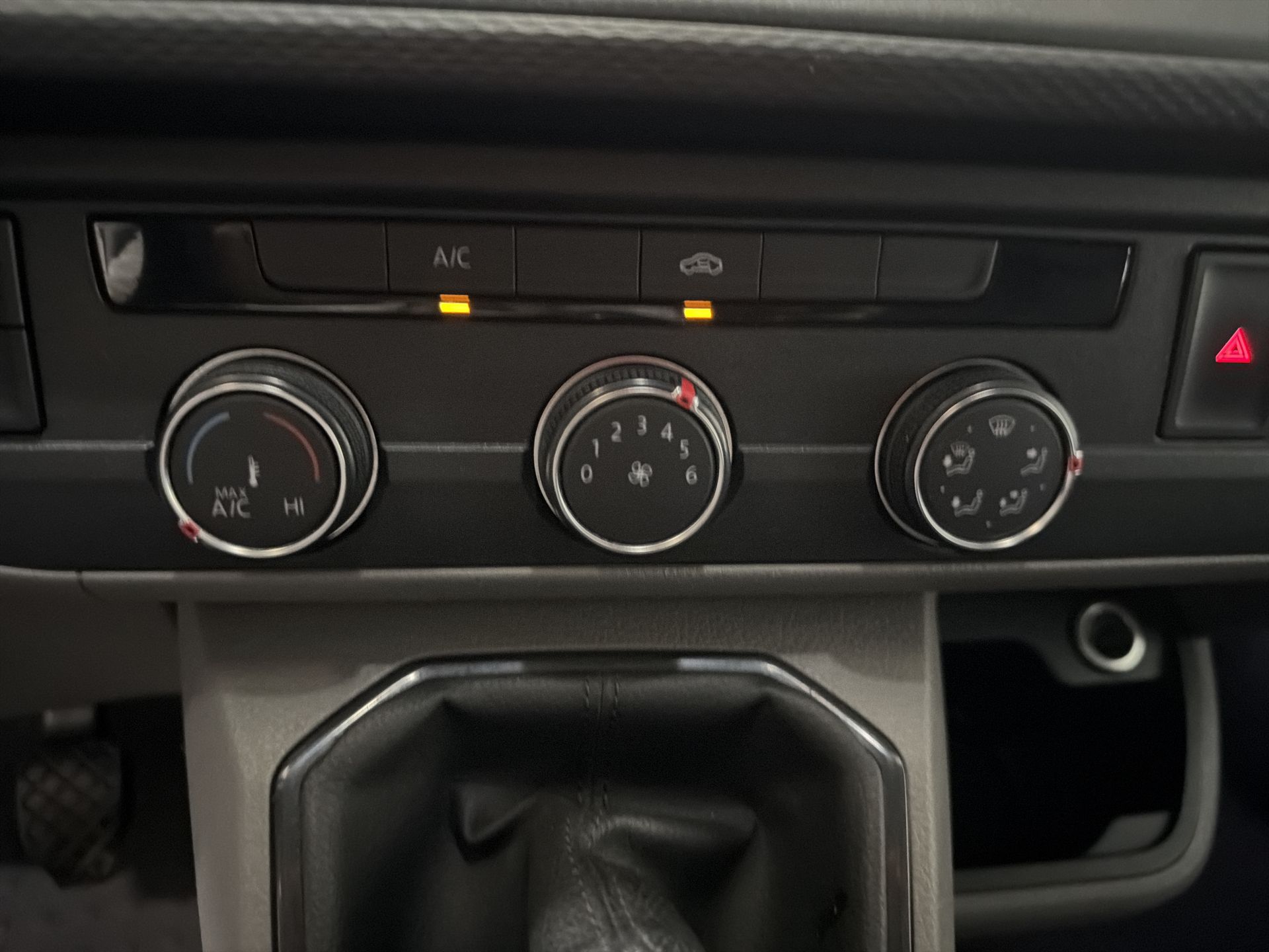2022 Volkswagen TRANSPORTER DIESEL PANEL 6.1 CARGO VAN MT