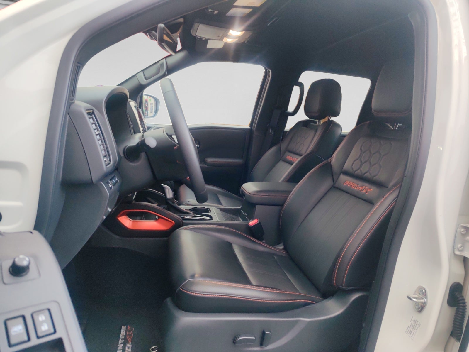 2024 Nissan FRONTIER V6 PRO-4X 24