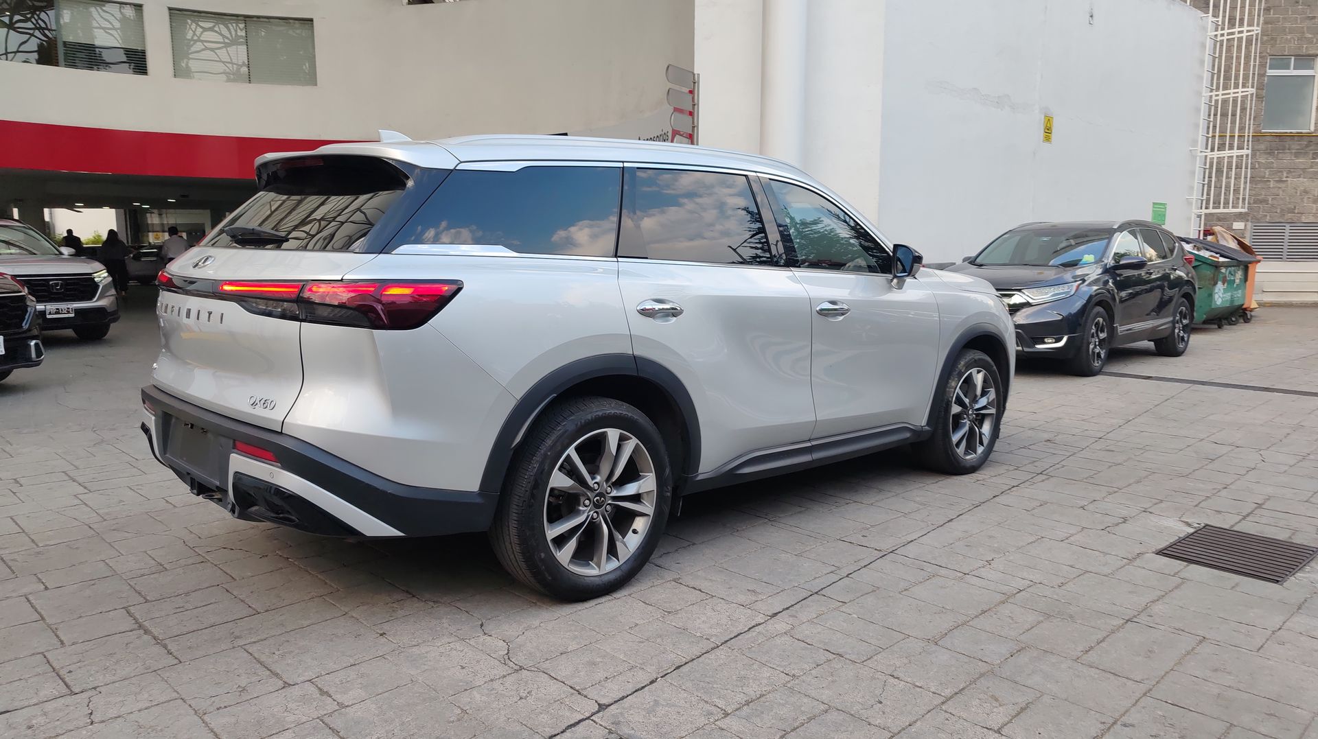 2023 INFINITI QX60 3.5L LUXE AWD 23