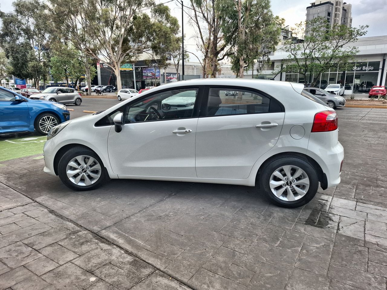 2017 Kia RIO EX HATCHBACK 1.6 MT