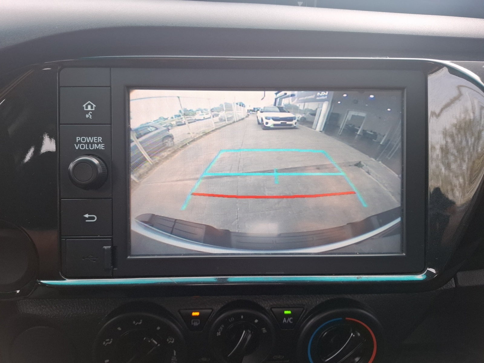2023 Toyota HILUX D-CAB BASE